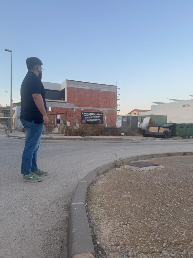 Llevan reclamando durante meses la señalización de la calle Nuevo Milenio